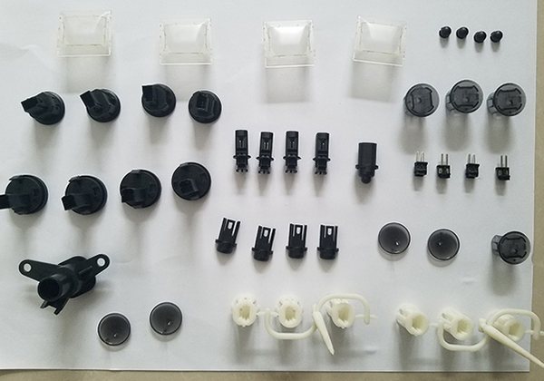 汽(qi)車模具(jù)